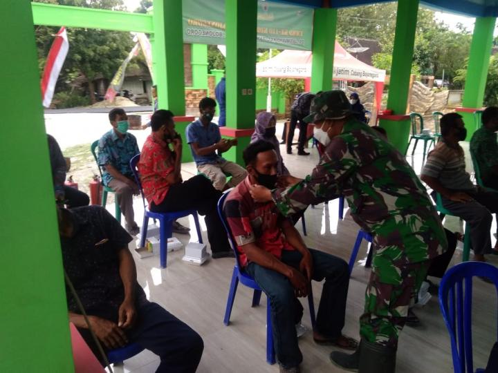 Indahkan Prokes, Anggota Satgas TMMD Bojonegoro Laksanakan Pendisiplinan Pemakaian Masker